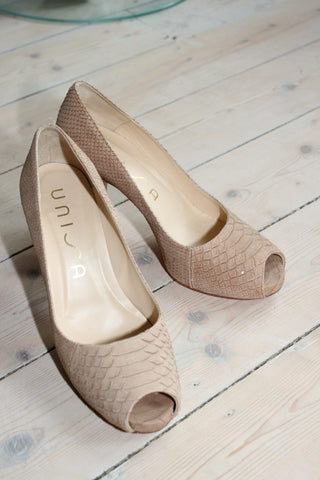 Schoenen met doodskop